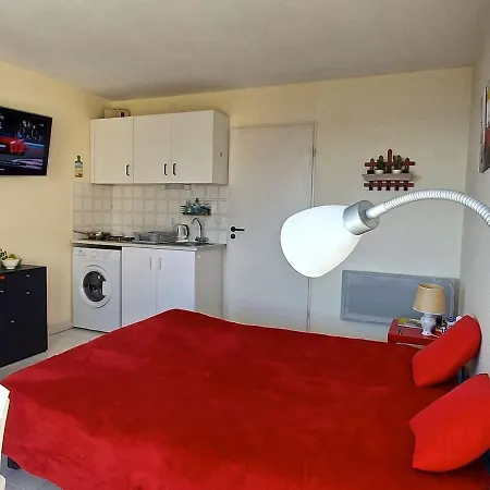 Lägenhet Avec Piscine, Parking, Climatisation, Proche - Fr-1-723-30 *